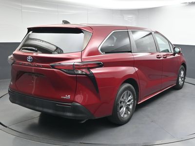 2021 Toyota Sienna LE 8 Passenger Van - Photo 5