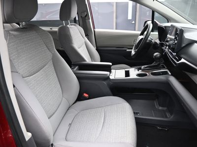 2021 Toyota Sienna LE 8 Passenger Van - Photo 15