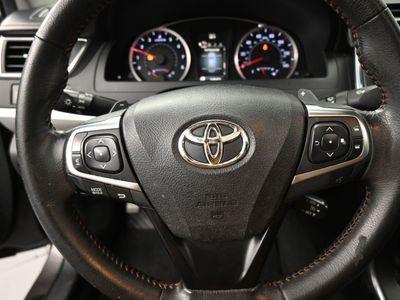 2015 Toyota Camry XLE Sedan - Photo 10
