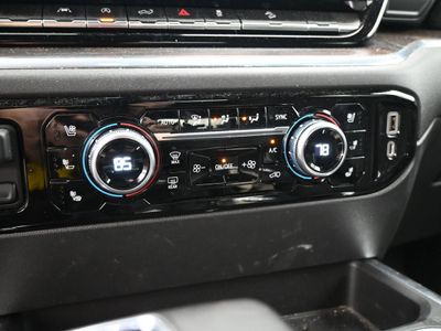 2022 GMC Sierra 1500 SLT Truck Crew Cab — photo 13 view