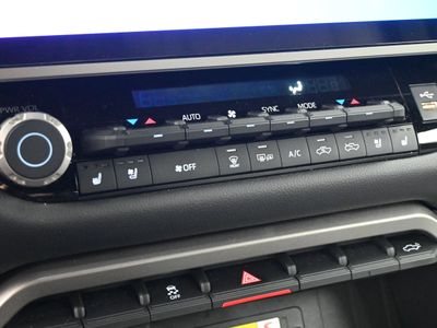 2025 Toyota Tundra Limited Truck CrewMax — photo 12 view