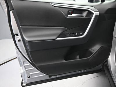 2025 Toyota RAV4 Hybrid SE SUV - Photo 14