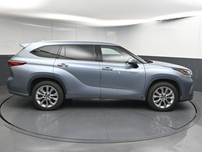 2020 Toyota Highlander Hybrid Limited SUV — photo 8 view