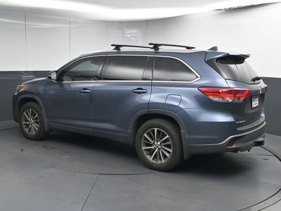2019 Toyota Highlander XLE V6 SUV — interior view