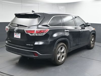 2016 Toyota Highlander Limited V6 SUV — detail view