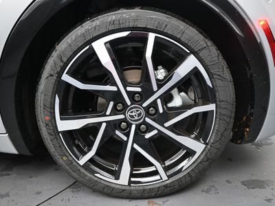 2026 Toyota Prius Plug-in Hybrid XSE Premium Hatchback - Photo 14