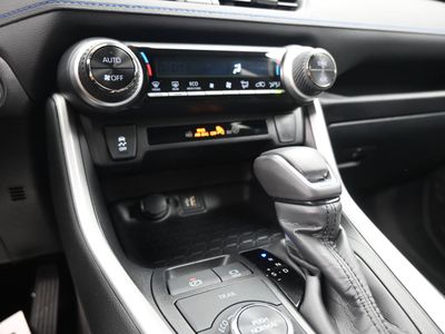 2025 Toyota RAV4 Hybrid SE SUV - Photo 13