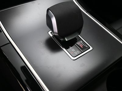 2024 Land Rover Range Rover Velar P250 Dynamic SE SUV — photo 13 view