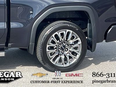 2025 GMC Sierra 1500 — detail view