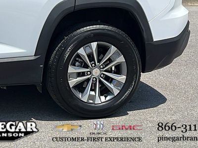 2025 Chevrolet Equinox — detail view