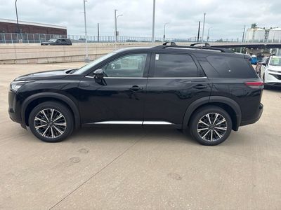 2026 Nissan Pathfinder — side profile view