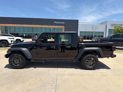 2026 Jeep Gladiator — side profile view