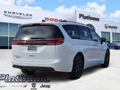 2026 Chrysler Pacifica — detail view