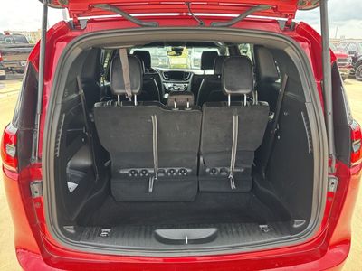 2025 Chrysler Pacifica — detail view