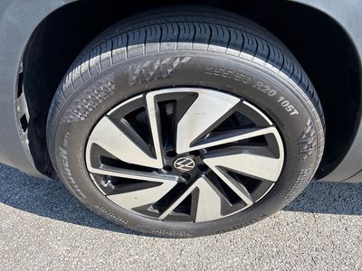 2025 Volkswagen Atlas — detail view