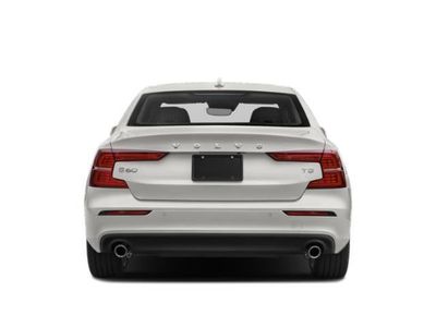 2022 Volvo S60 — detail view