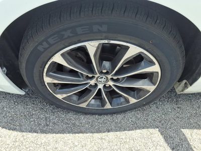 2016 Toyota Avalon — detail view