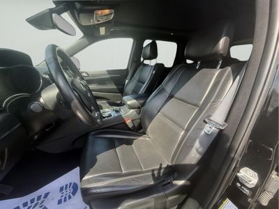 2021 Jeep Grand Cherokee — interior view