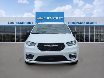2024 Chrysler Pacifica — side profile view