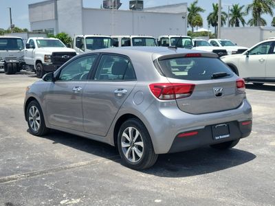 2022 Kia Rio 5-Door — detail view