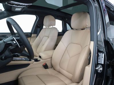 2026 Porsche Macan — detail view
