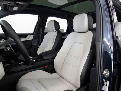 2026 Porsche Cayenne — detail view