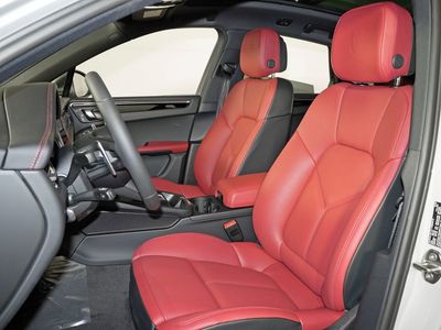 2026 Porsche Macan — detail view