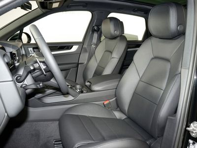 2026 Porsche Cayenne — detail view