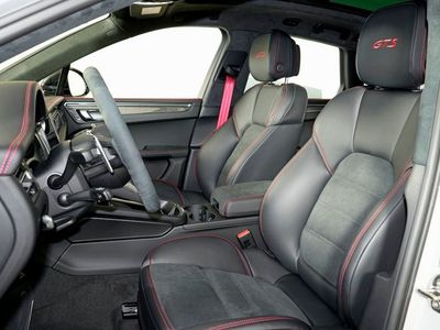 2026 Porsche Macan — detail view