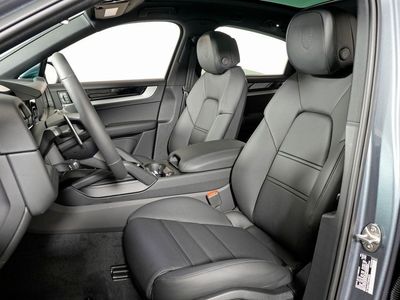 2026 Porsche Cayenne — detail view
