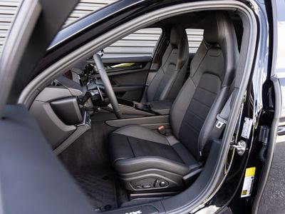 2026 Porsche Panamera — detail view