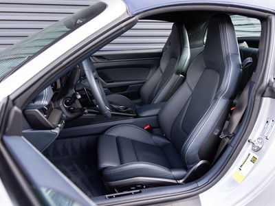 2025 Porsche 911 — detail view