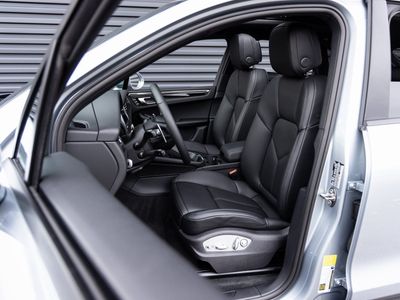 2026 Porsche Macan — detail view