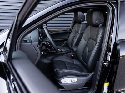 2026 Porsche Macan — detail view