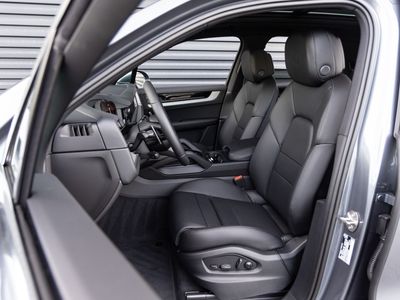 2026 Porsche Cayenne — detail view