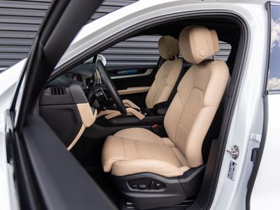 2025 Porsche Cayenne — detail view
