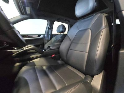 2024 Porsche Cayenne — detail view