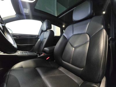 2017 Porsche Macan — detail view