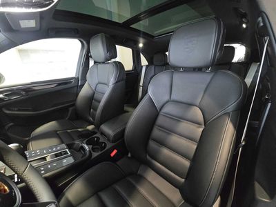 2026 Porsche Macan — detail view