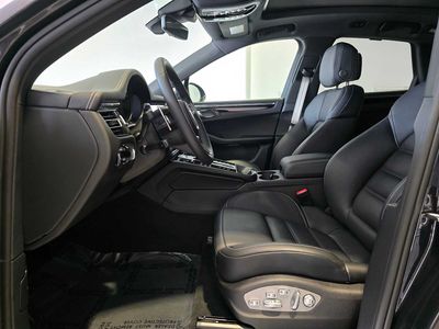 2025 Porsche Macan — detail view