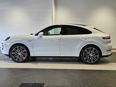 2025 Porsche Cayenne — side profile view