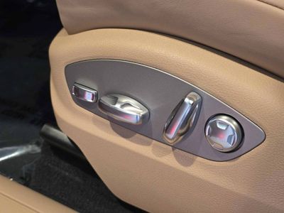 2026 Porsche Macan — detail view