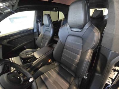 2026 Porsche Cayenne — detail view