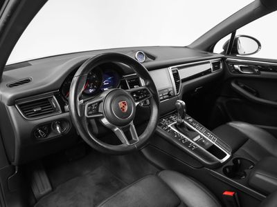 2017 Porsche Macan — interior view