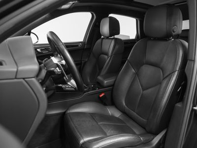 2017 Porsche Macan — detail view