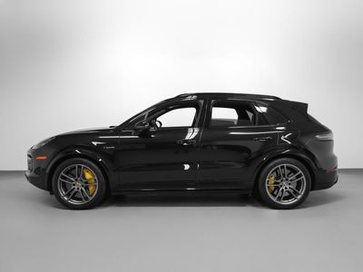 2023 Porsche Cayenne — side profile view