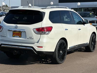 2015 Nissan Pathfinder — interior view