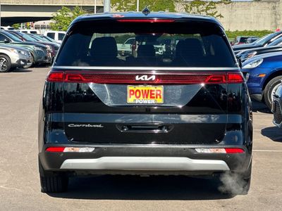 2022 Kia Carnival — detail view