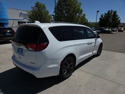 2020 Chrysler Pacifica — detail view