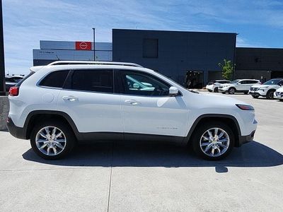 2015 Jeep Cherokee — side profile view